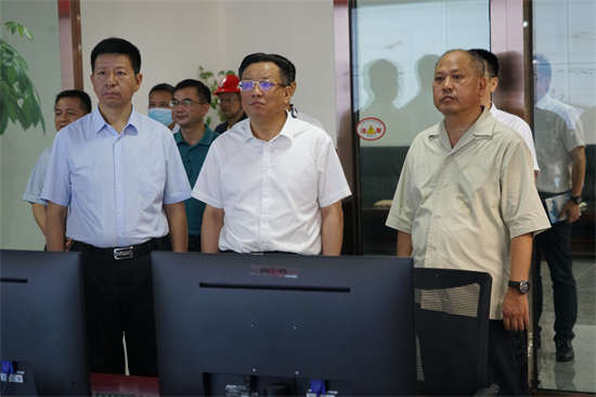 2022年7月30日湖南省工業(yè)和信息化廳廳長雷紹業(yè)、張家界市委副書記、代市長王洪斌等領(lǐng)導(dǎo)一行，到公司視察調(diào)研